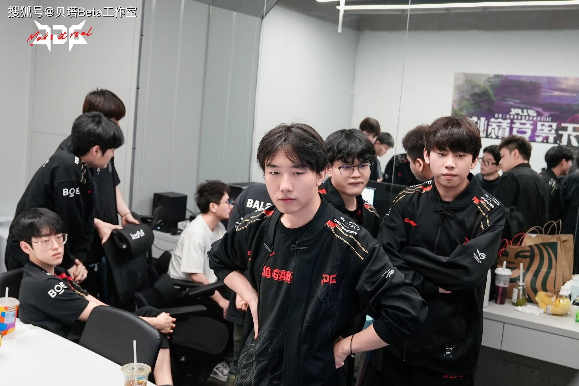 JDG力克FNC,Xiaohu拿下关键大龙宿命之战小组赛,留下经典瞬间 JDG力克FNC,Xiaohu拿下关键大龙宿命之战小组赛,留下经典瞬间