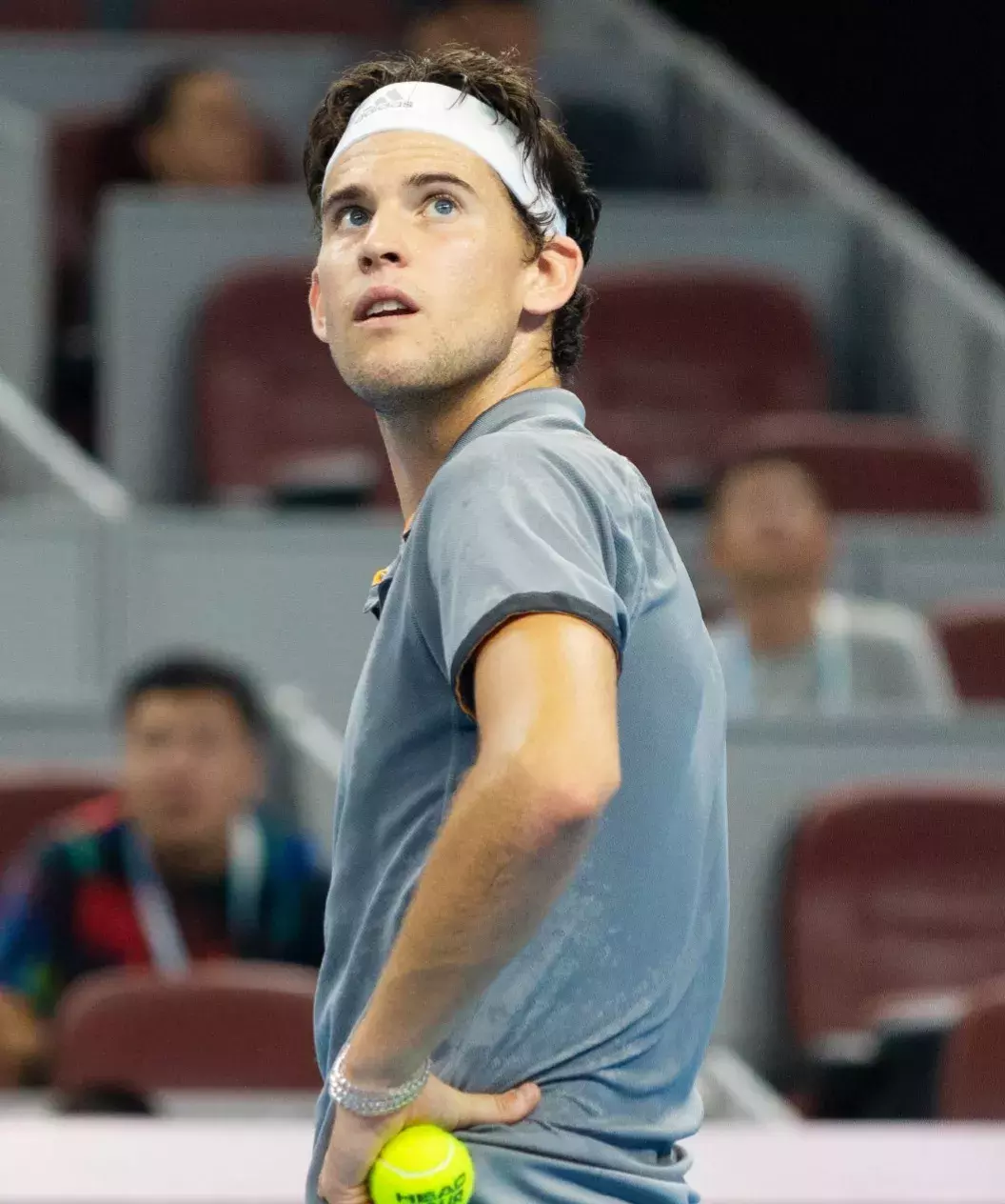 SHR险胜V5，Peanut操刀奇招英雄翻盘顶尖较量八强赛，锁定晋级资格的简单介绍