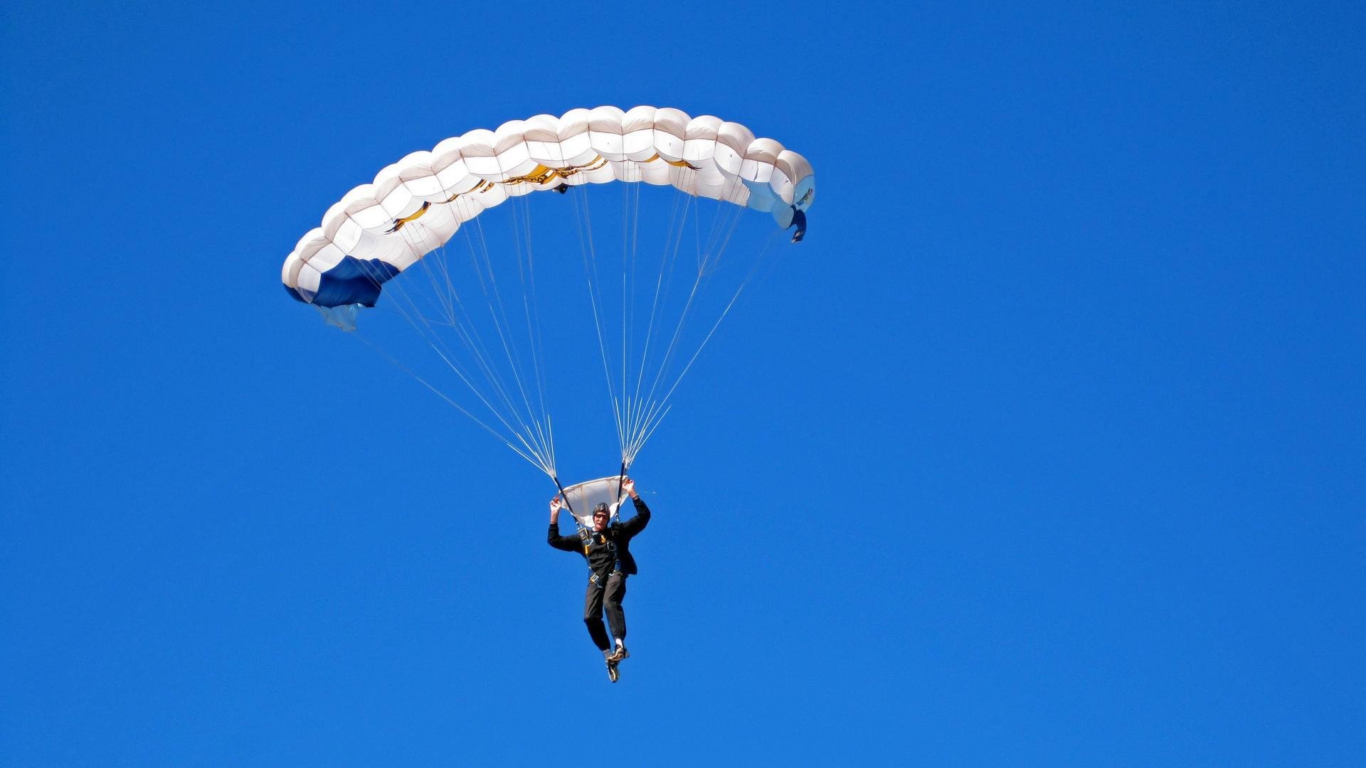 狂轰42+15+8！班凯罗打疯了，新疆队内线竟被一人凿穿